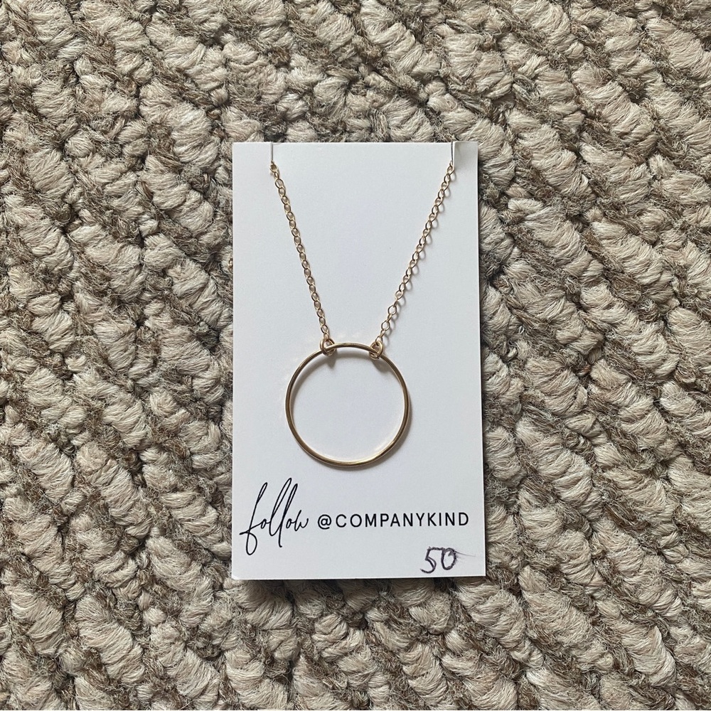 Elegant minimalist gold hoop necklace!